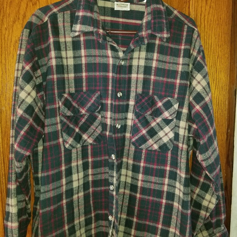 2x Thick button down shirt
